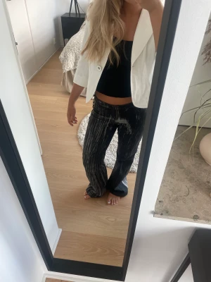 Vit kofta - Vit kofta/bolero/jacka som har trekvartsärm som är i väldigt bra skick.