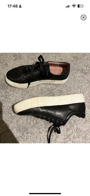 Skor - Svarta skor från k.cobler storlek 40. Använda fåtal gånger och inga defekter💘