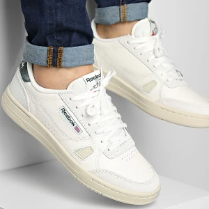 Reebook LT court unisex white/green - Sparsamt använda. Storlek 38,5 passar även 38. Nypris: 1200 :-