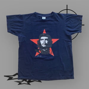 Vintage Che Guevara t-shirt - En snygg Che tisha, vintage. Trycket är i fint skick. Inga slitage. För fler bilder eller mått kontakta mig 💯