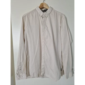 Skjorta - Fin skjorta från Jack & Jones. Skick (9/10).