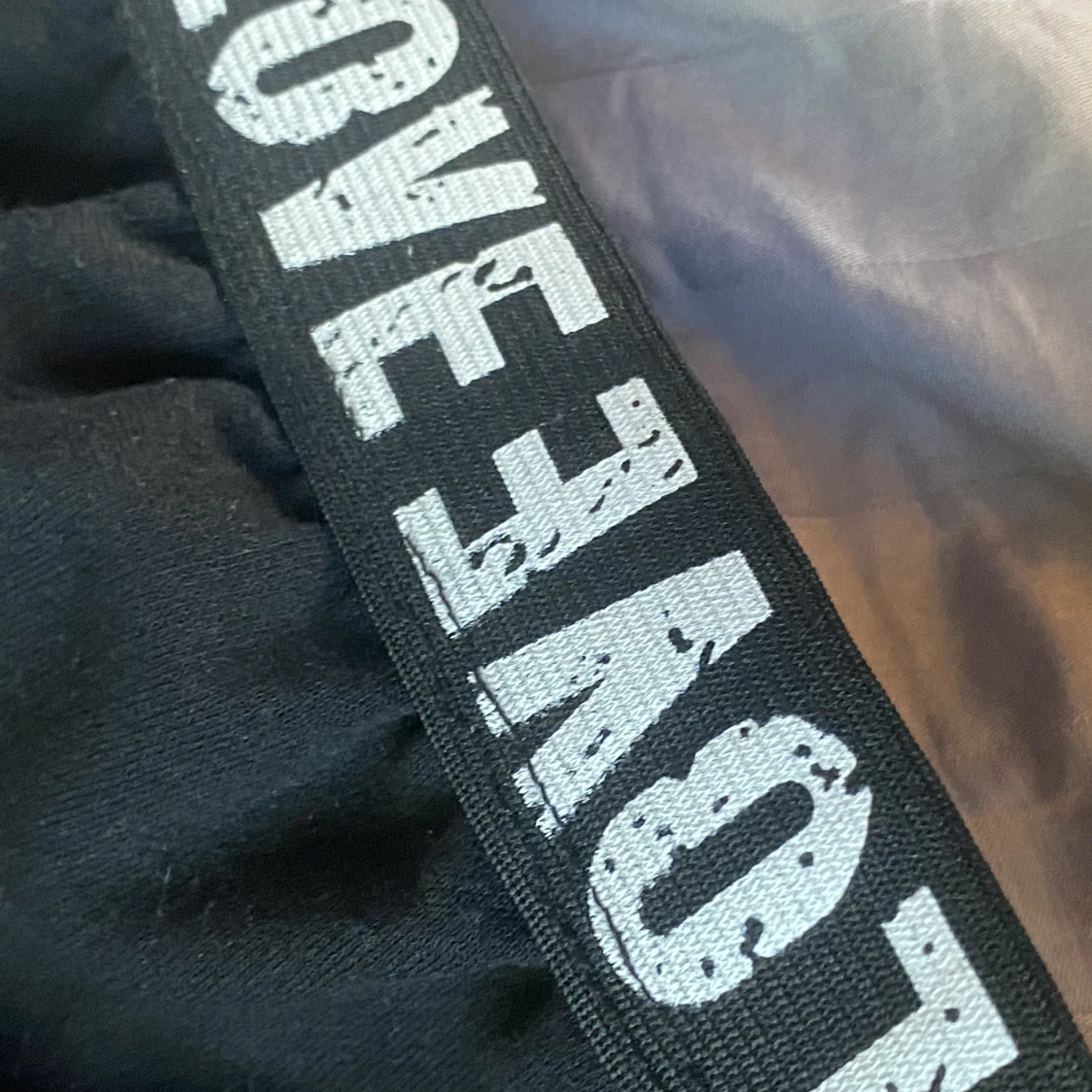 Svart Luvtröja - 91