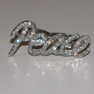 PEACE dubbelring glittrande smycke - Dubbelring med fint budskap: PEACE, skimrande strasstenar. I princip nyskick. Ska kolla upp exakt mått.