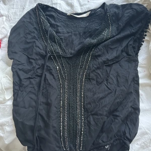 Zara topp - Så söt topp från zara. Köpt på second hand. 🩷