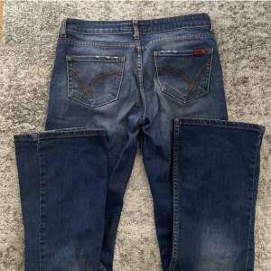 Lågmidjade bootcut jeans från märker blend! Storlek 28 