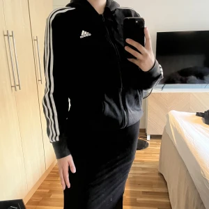 Adidas tröja  - Använd men bra skick