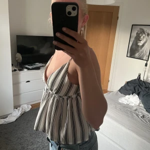 Jättefin topp💗💗 - Säljer denna drömmiga topp från Bikbok då den blivit för liten!!💗💗