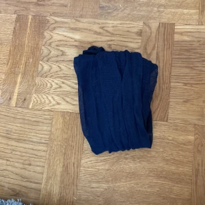 Strumpbyxor  - Strumpbyxor i marinblå färg med fint mönster