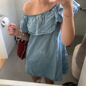 Klänning  - Kollat intresset på denna fina klänning från zara😇😇