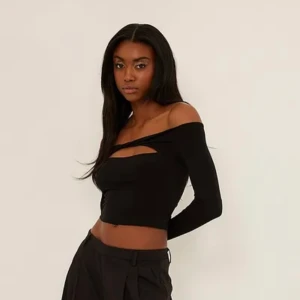 Off shoulder top  - Croppad off shoulder topp från NAKD