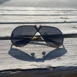 LV sunglasses  - Riktiga LV solglasögon. Pris kan diskuteras 