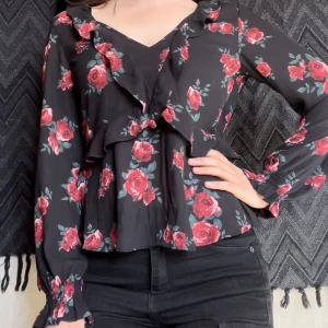 Blommig topp - Nyskick, använd en gång 