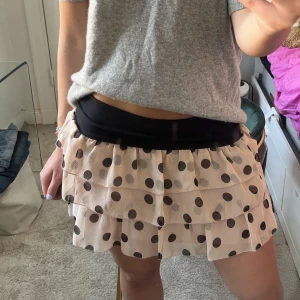 Prickig kjol!! - Snygg prickig kjol!!