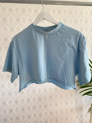 T-shirt  - Hör av dig om du vill ha fler bilder eller frågor🦋🦋