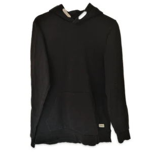 Svart luvtröja - Orginal pris: 280kr. Bra kvalite. 