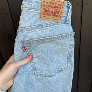Levis 501  - W24 L27