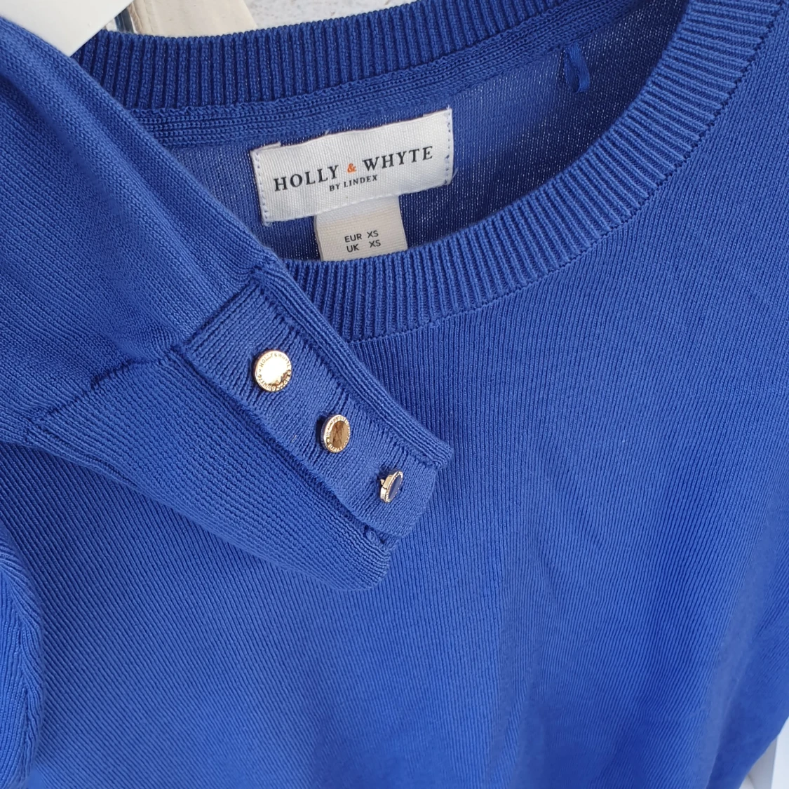 Tröja med gulddetaljer  - 90