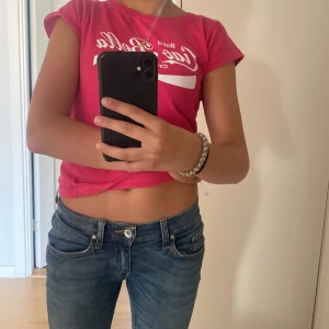 Super snygga lågmidjade jeans!💋💞 - Strl: midja 26 cm, längd 34 cm. Jag är 155 och de sitter super, säljer pga att de inte kommer till användning!💗💗