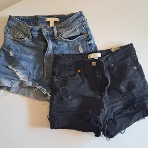 Jag säljer två jeansshorts från H&M. 1 för 65 och två för 100. De båda shortsen är i bra skick och väldigt stretchiga! Kontakta för mer information.🔥