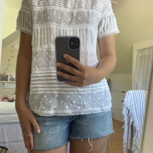 Blus - Gullig genomskinlig blus från indiska som var ett favvo plagg förra sommaren! Säljer nu pga många liknande toppar☺️ är i storlek M jag har vanligtvis S