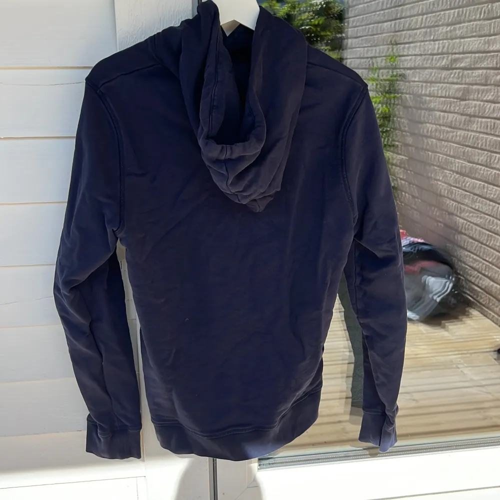 Säljer denna snygga mörkblå Lexington tröjan som är väldigt skön.  . Tröjor & Koftor.