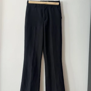 Bikbok lowwaist - Lowwaist kostymbyxor, storkek 34