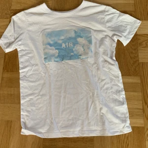 T-shirt  - Ganska stor i modell