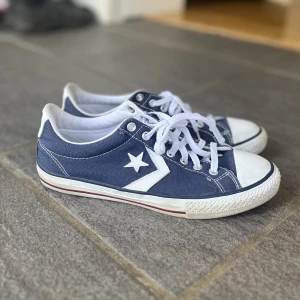 converse star player  - köpt på 2hand för ca 1 år sen men aldrig kommit till användning då dom är för små till mig tyvärr ;( kan skicka fler bilder om så önskas! 
