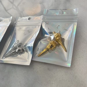 Örhängen - Här är alla örhängen som jag säljer för tillfället skriv gärna till mig om ni är intresserade!❤️❤️