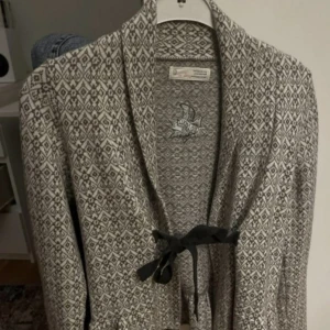 Odd Molly-kofta - Säljer denna Odd Molly-kofta som jag endast använt en gång, så den är i nyskick. Storleken är 0/XS. 