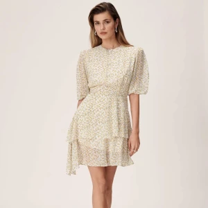 Intressekoll  - Intressekoll på denna fina klänning från adoore. Säljer för rätt pris annars behåller jag den 😊 använd ett fåtal gånger och är i nyskick ! Klänningen passar mig som är M. 