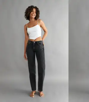 Säljer dessa low waist Jeans från Gina. Byxorna är i petite! Använda en gång❤️❤️priset kan diskuteras 