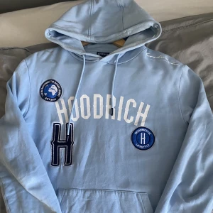 Hoodrich hoodie  - Fin hoodrich tröja som jag inte använder längre o vill bli av med pris kan diskuteras vid snabb affär 