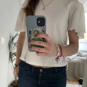 Blus - Såå söt blus! Ärmarna är såå snygga❤️‍🔥! Köpte på zara barn men passar mig som har xs/s