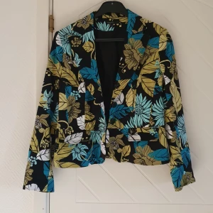 Kavaj - Blommig, kavaj, retro. 