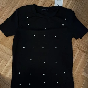 tshirt - fin tshirt från bershka, helt oanvänd med prislapp kvar 🤍