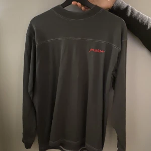 Grön tröja - Snygg geön tröja köpt här på plick för några år sedan. Oversize fit.