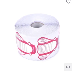 nagelmallar - mallar för gele eller akrylnaglar det är 500 stycken men jag har testat några så är kanske 495 kvar, den kostade 139kr men jag säljer för 80kr betalning sker på swish och jag kan skicka egen bild