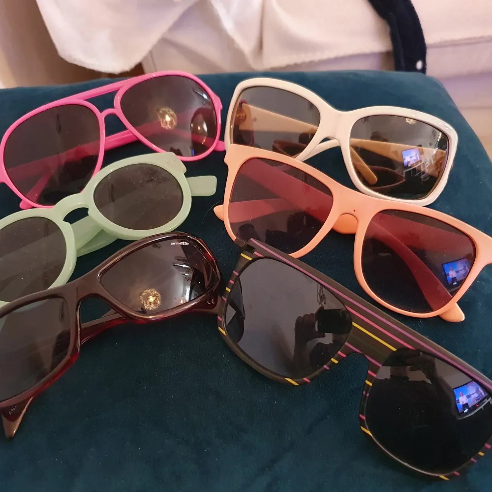 Bild1,2,3,  alla 6 solbrillor för 200:- . Accessoarer.