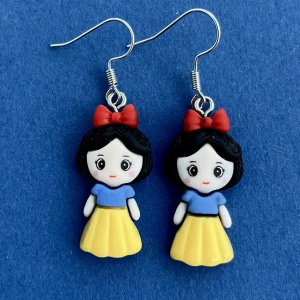 Snövit örhängen ❤️ - Nickelfria krokar och fri frakt 💙