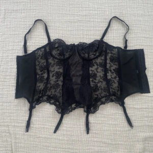 Spetts korsett  - Super cool spets korsett!  Alla band är avtagbara, tre storleksinställninngar. 