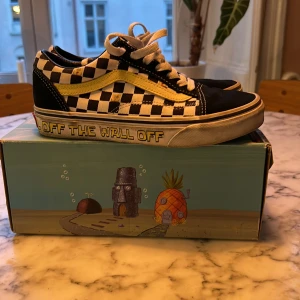 Vans Old Skool Limited Edition - Fina Vans Old Skool i nyskick, använda ett par gånger. 