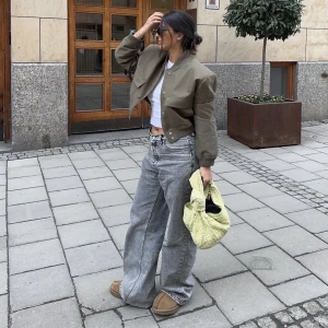 Zara jacka  - Snygg jacka ifrån zara aldrig använda och är i strl M. Passar även en S, bilden är tagen från Emelie feola