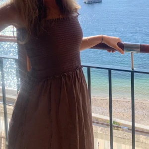 Brun klänning - Jätte fin brun klänning från HM. Storlek S. Bra skick🤎