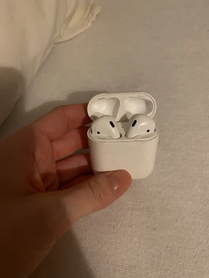 L - Säljer då dem inte används eftersom jag köpt nya, fyngerar helt felfritt! 