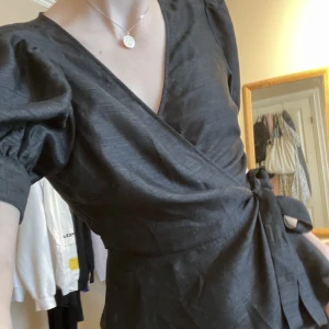 Blus - vero moda - Jättefin blus/topp från vero moda i storlek S! Bra skick!! skriv priv för fler bilder!🫶🏼🩷