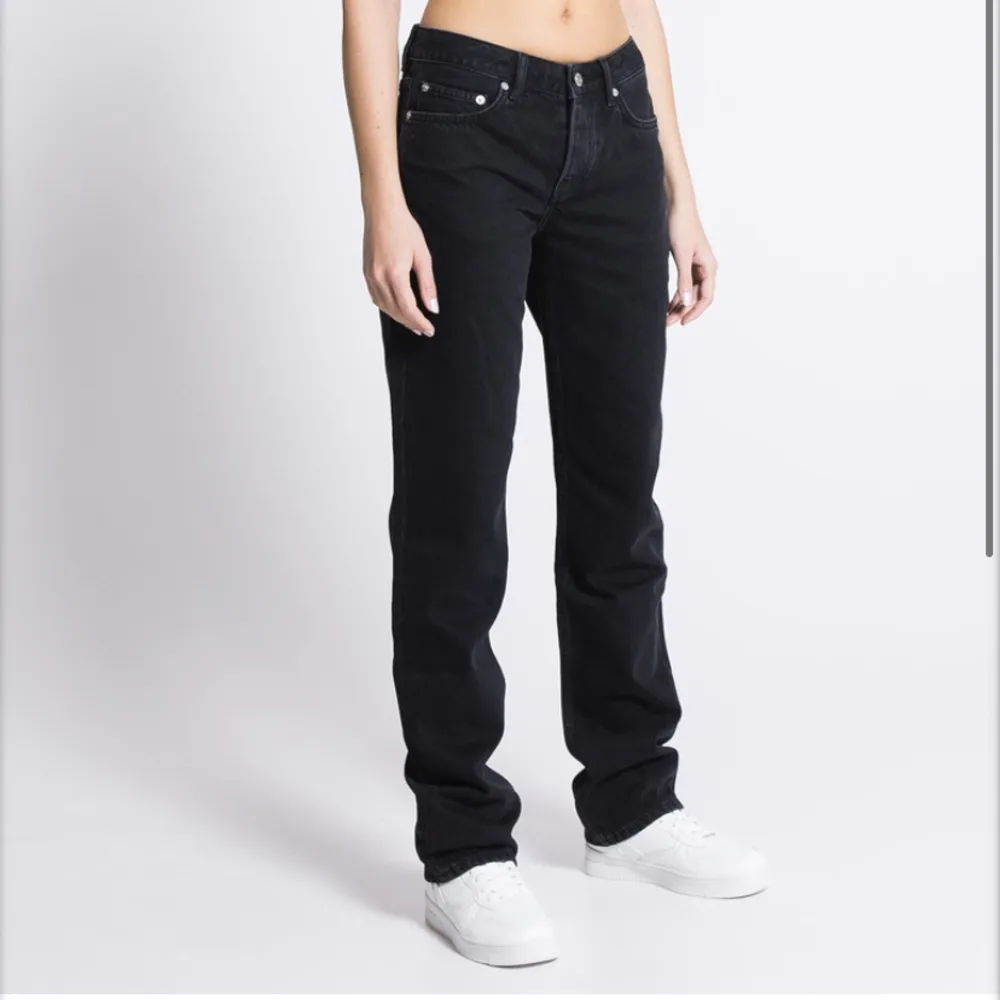 Super fina jeans från lager 157 köpta för ungefär 2 månader sen. Storlek XS och säljer då de är lite för stora för mig. Nypris 400kr, säljer för 300kr.. Jeans & Byxor.