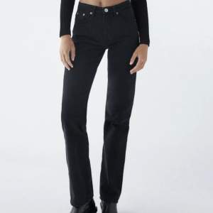 Svarta jeans från zara, sparsamt använda. 💖finns inte kvar på hemsidan!!
