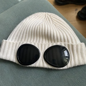 Cp company mössa  - Säljer en cp company mössa som inte kommer till användning, skicka dm för pris
