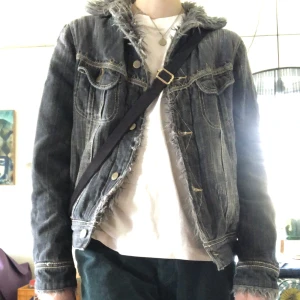 Lee Jeansjacka  - Vintage vårjacka från Lee, bra skick i storlek L. Skulle dock säga att det storleksmässigt är närmare S eller M